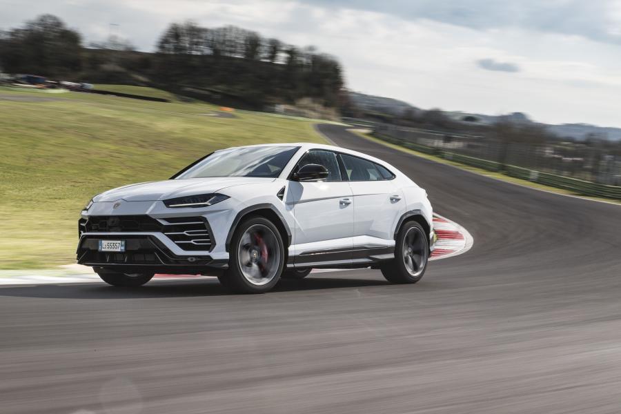  Lamborghini Urus Shiny Black Package 2018 года  (фото 14 из 40)